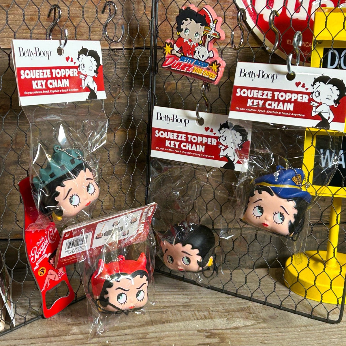【BETTY BOOP】SQUEEZE TOPPER KEY CHAIN/【ベティブープ】 スクイーズトッパーキーチェーン