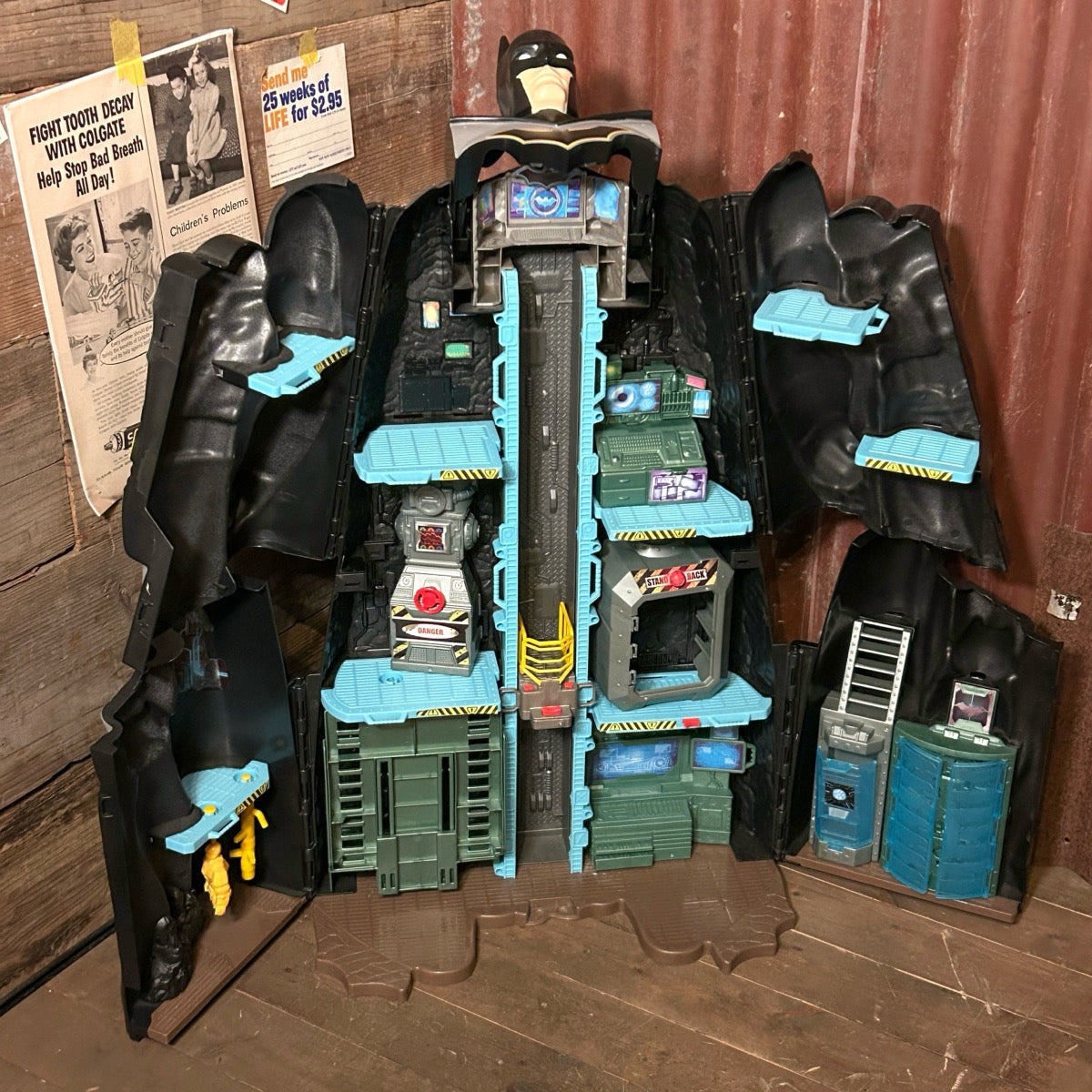 Batman Transforming Batcave Playset/バットマン トランスフォーミング バットケーブ プレイセット【US限定】