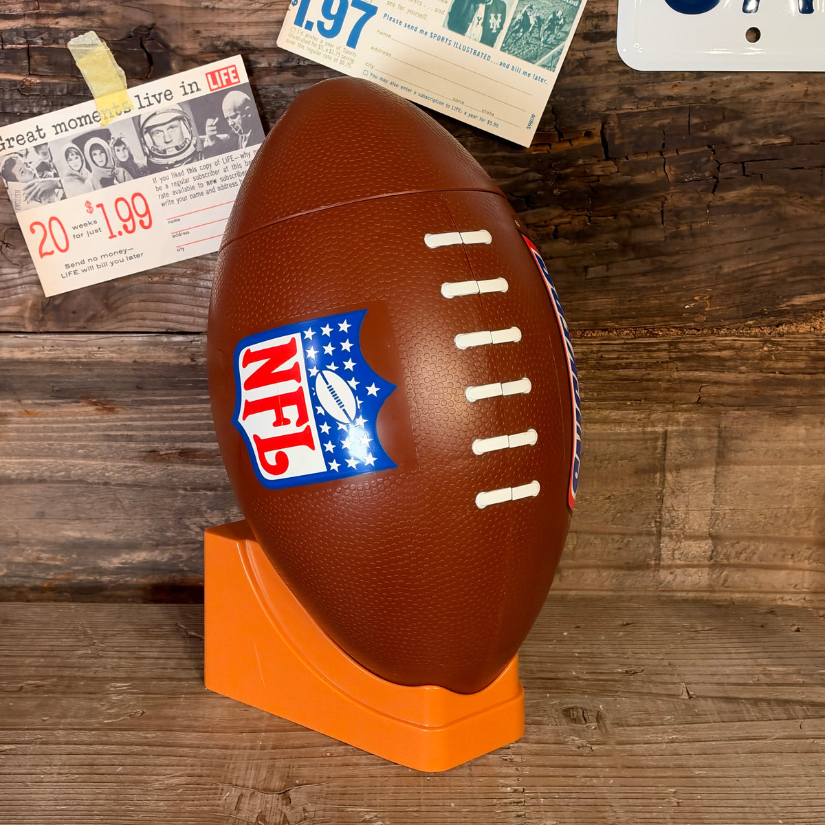 Vintage SNICKERS x NFL Football Plastic Candy Container /ヴィンテージ スニッカーズ × NFL フットボール キャンディコンテナ【US限定】