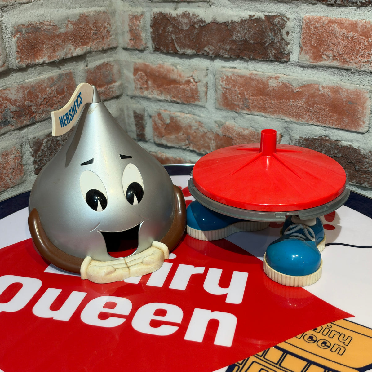 Vintage HERSHEY'S Kiss Character Candy Dispenser/ヴィンテージ ハーシーズ キスチョコ キャラクター キャンディディスペンサー【US限定】